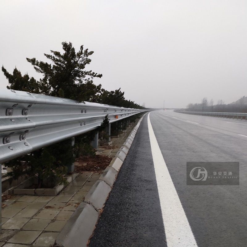 EN1317-2 H2 W4 Highway Road Crash Barrier Guardrails