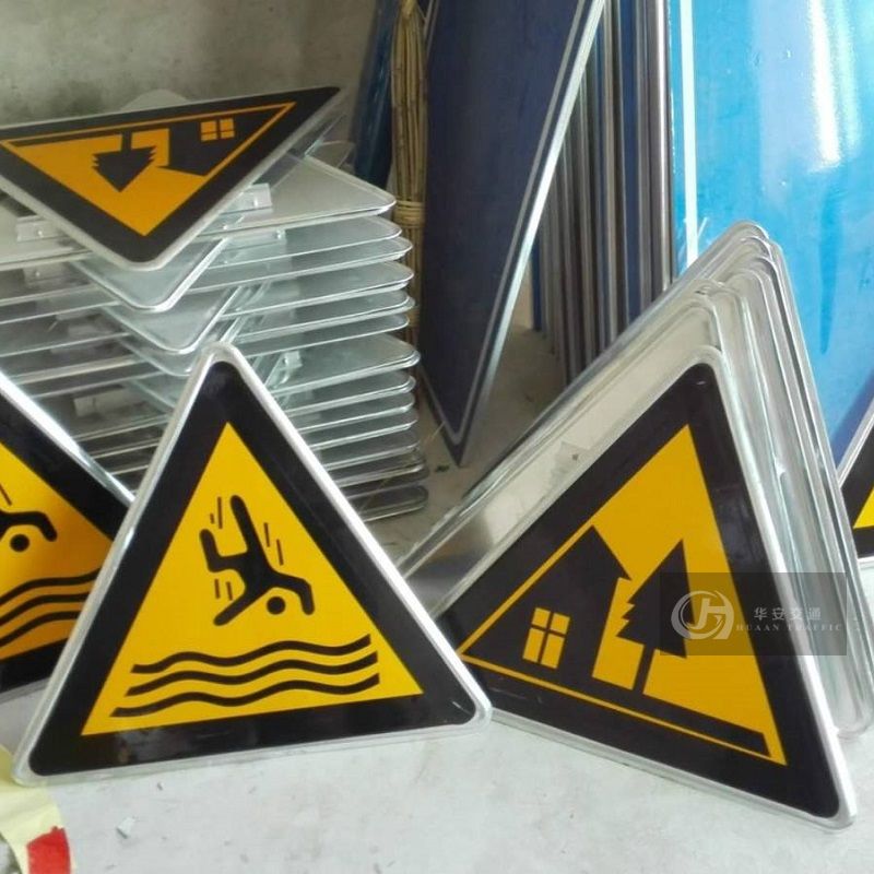 Traffic warning sign plate