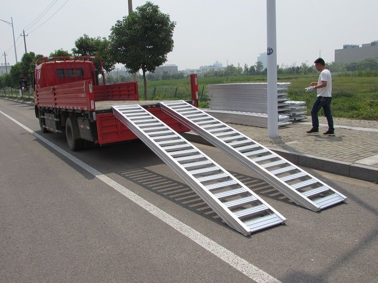 Heavy duty aluminium loading ramp